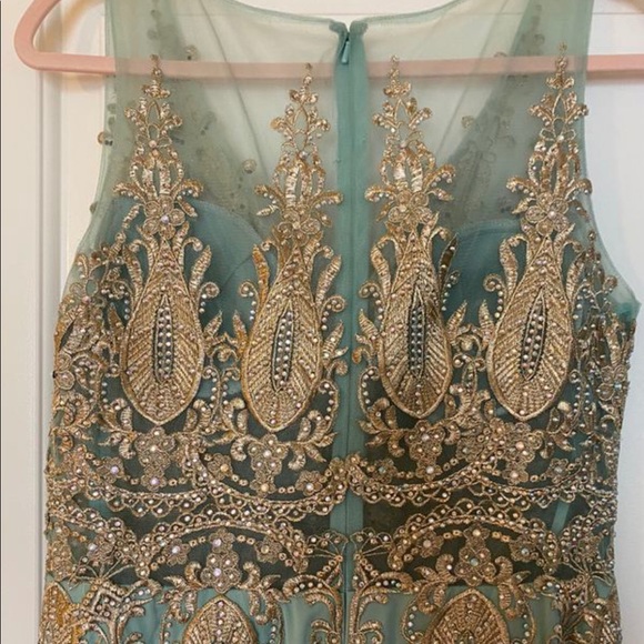 Bicici and Coty Gown - Picture 6 of 12